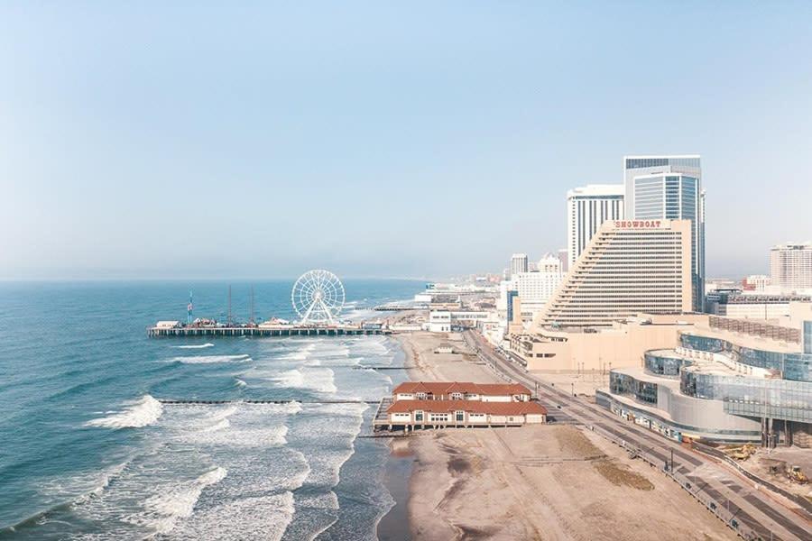 Beachfront Double Queen - Cozysuites Атлантик Сити Экстерьер фото